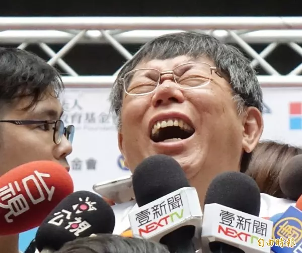 恢復敬老金是1坨大便? 柯P:AI越來越接近我的回答