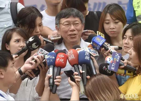 恢復敬老金是1坨大便? 柯P:AI越來越接近我的回答