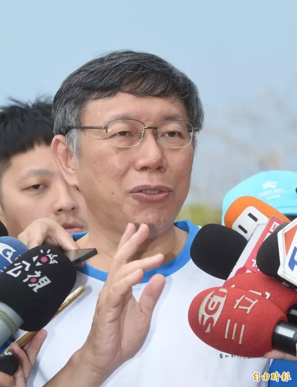 恢復敬老金是1坨大便? 柯P:AI越來越接近我的回答