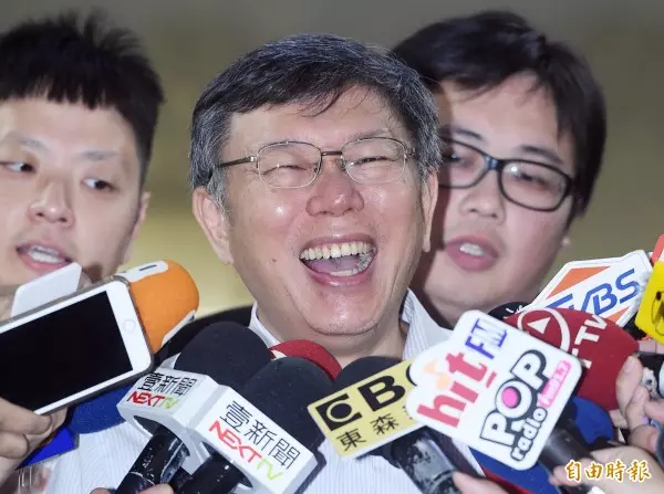 恢復敬老金是1坨大便? 柯P:AI越來越接近我的回答