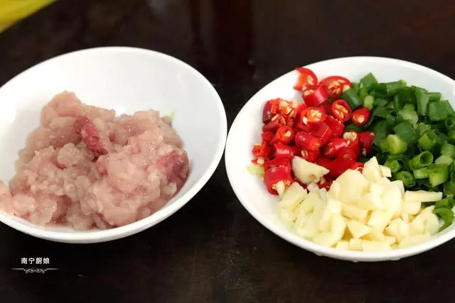 茄子這麼做,比肉還好吃,以至於我都忘記自己在減肥,連吃5碗飯