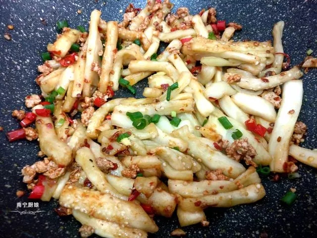 茄子這麼做,比肉還好吃,以至於我都忘記自己在減肥,連吃5碗飯