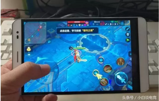 王者榮耀:從握手機的姿勢看出你的段位,握姿標準可以提高勝率!