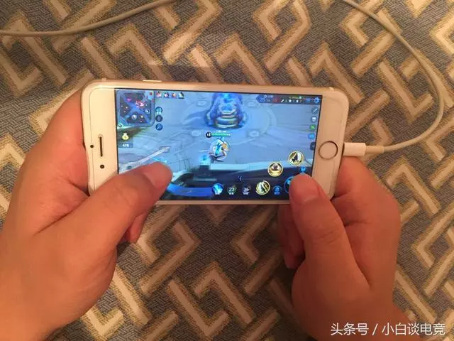 王者榮耀:從握手機的姿勢看出你的段位,握姿標準可以提高勝率!