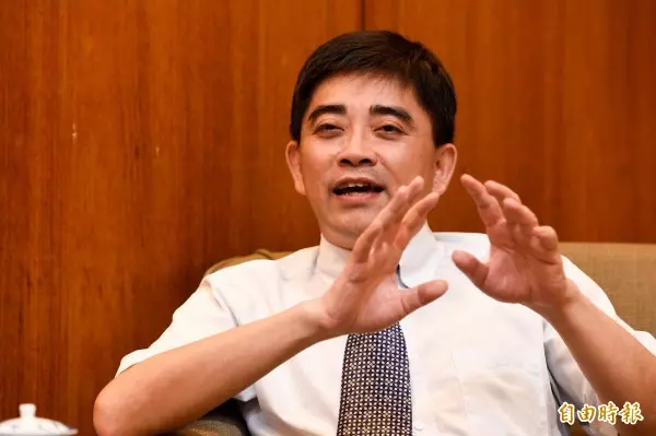 可惜!邱俊榮昔與羅文嘉爭台大學生會長今爆偷拍失風請辭