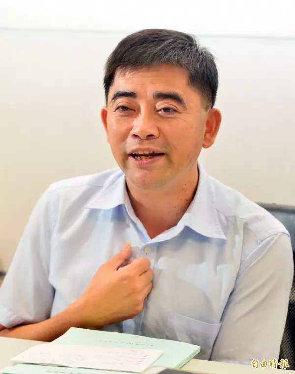 可惜!邱俊榮昔與羅文嘉爭台大學生會長今爆偷拍失風請辭