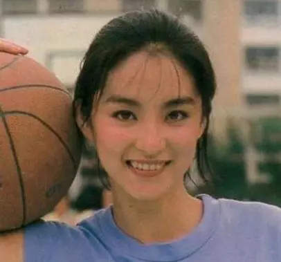 王祖賢18歲,朱茵18歲,趙雅芝18歲,卻都輸給了她的18歲!