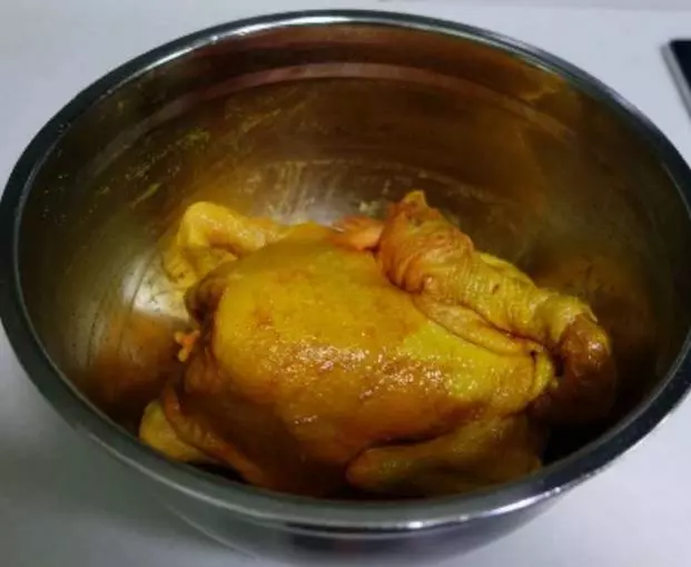 電飯鍋版鹽焗雞,只需30分鐘,美味鹽焗雞出鍋!鮮香金黃,回味無窮~