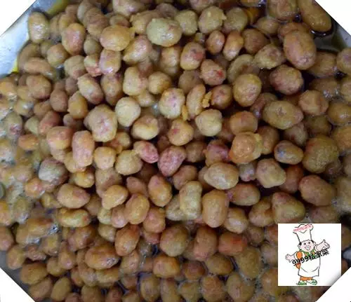 自製香酥花生米:花生米加入這3物再炸,好吃的停不下來,可下酒還可以當零食!