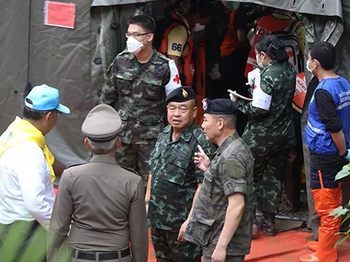 仍有9人受困洞穴 泰今天續救第二批