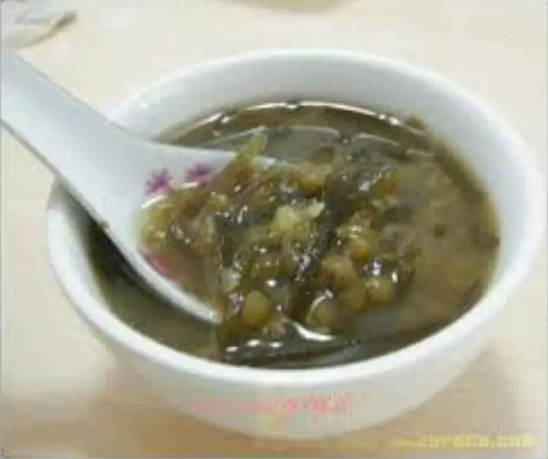 《 12 道住家糖水 》愛美的姑娘們千萬別偷懶,沒事兒煲個糖水滋潤又美顏,讓你皮膚水當當! 滋陰潤燥,愛喝糖水皮膚好!