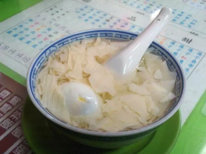 《 12 道住家糖水 》愛美的姑娘們千萬別偷懶,沒事兒煲個糖水滋潤又美顏,讓你皮膚水當當! 滋陰潤燥,愛喝糖水皮膚好!