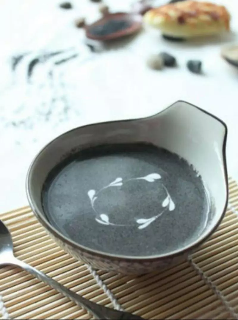 《 12 道住家糖水 》愛美的姑娘們千萬別偷懶,沒事兒煲個糖水滋潤又美顏,讓你皮膚水當當! 滋陰潤燥,愛喝糖水皮膚好!