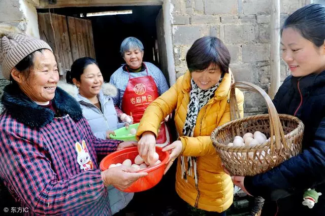 婆婆照顧我坐月子,臨走時,她對我說:你把月嫂費給我結一下!