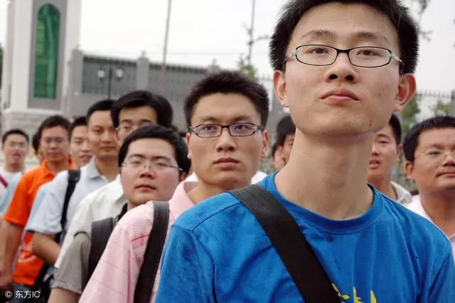 早年拋妻棄子,老了之後要兒子養老,兒子:先把我的撫養費給我!