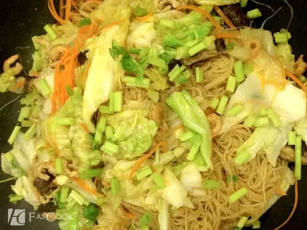 菲姐私房菜-古早味炒米粉,炒米粉是人人都愛的家常料理