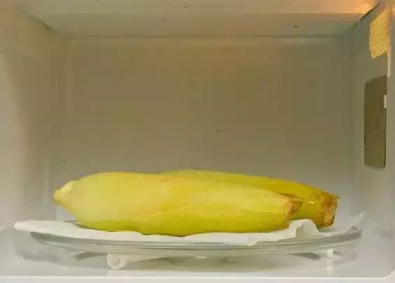 不用蒸不用煮,3分鐘就能吃到美味的玉米!