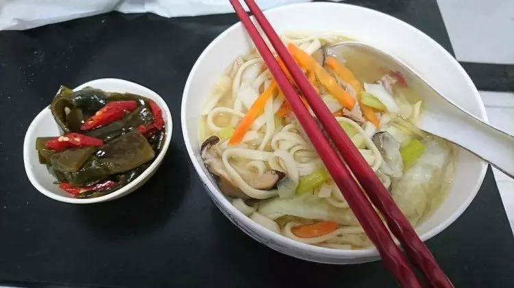 竟然有後續!正妹房東太熱心「下麵給他吃」 出賣真相網全暴動:那個胸~阿斯