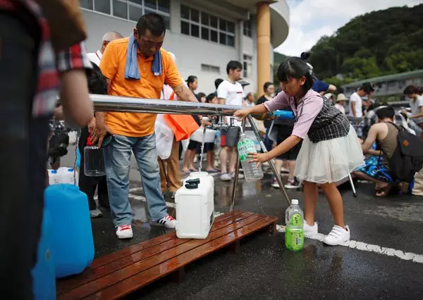 土石流掩埋受困27小時 日本1家4口全救出