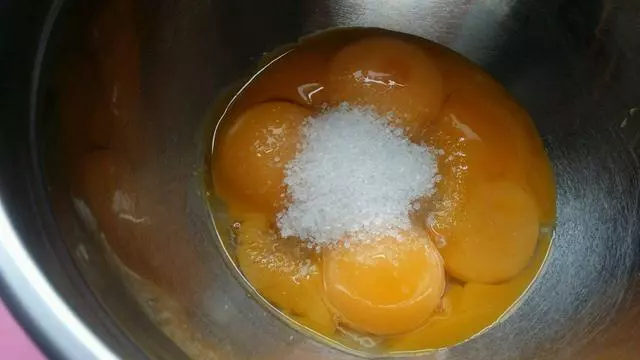 炎炎夏日教你做自製冰淇淋,簡單懶人做法,兩分鐘學會哦!