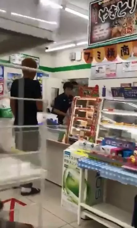 超敬業全家店員!「絕不讓客人等」瑪莉歐2.0 一秒神技大爆發… 萬人瘋傳看傻(圖+影