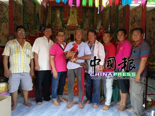 割冠取血·離奇沒逃 神廟養了隻神雞