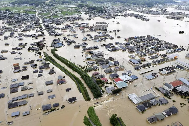 日本人:第一次看到這天氣!日本特大暴雨淹沒多個地區!