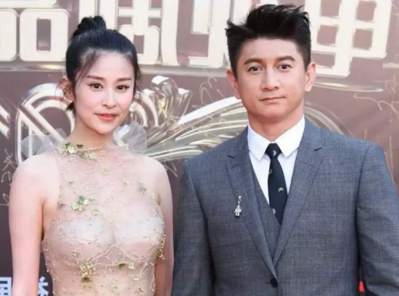 吳奇隆與穎兒同台,手都不知道該放哪,劉詩詩:老公,回家給你肉肉吃 !