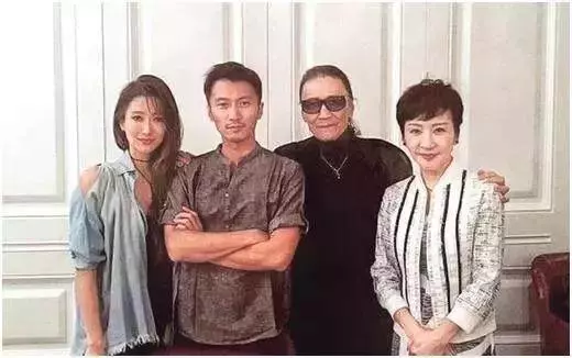 謝賢背著兒子謝霆鋒,親自開車接前兒媳張柏芝,引來謝霆鋒發飆?
