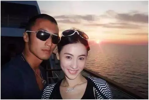 謝賢背著兒子謝霆鋒,親自開車接前兒媳張柏芝,引來謝霆鋒發飆?
