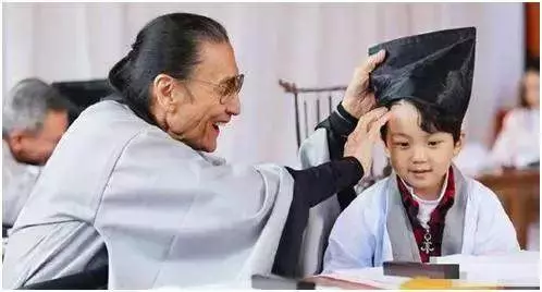 謝賢背著兒子謝霆鋒,親自開車接前兒媳張柏芝,引來謝霆鋒發飆?
