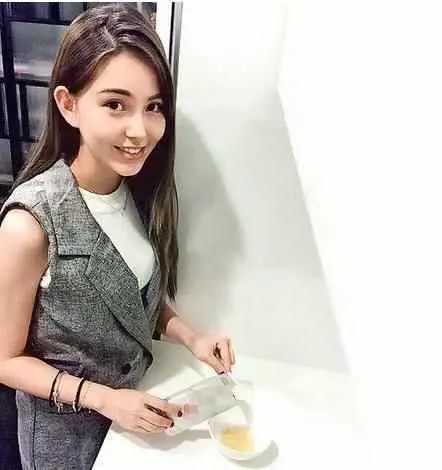 昆淩背景如此強大,隱瞞8年終揭開,網友:也就天王嫂能配得上他了!