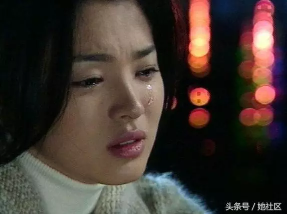 母親說我是嫁出去的女兒潑出去的水,只給我1萬,看到餘額我哭了