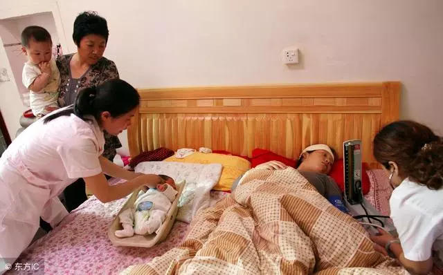 我生女兒,婆婆說不坐月子,第三天親媽來看望,我全身透心涼