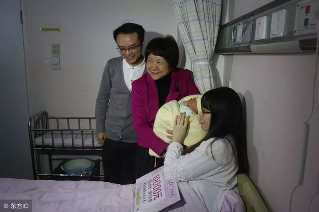 我生女兒,婆婆說不坐月子,第三天親媽來看望,我全身透心涼