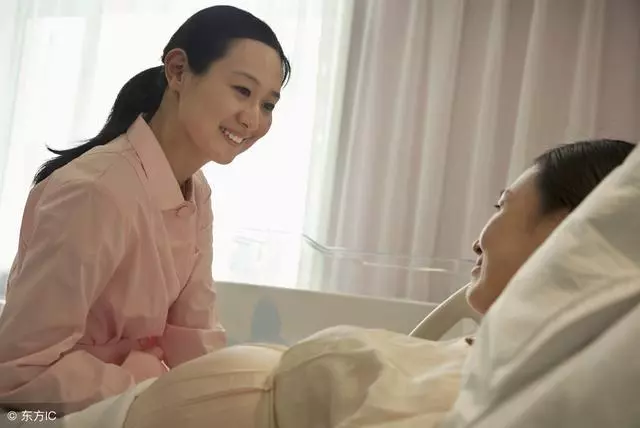 我生女兒,婆婆說不坐月子,第三天親媽來看望,我全身透心涼