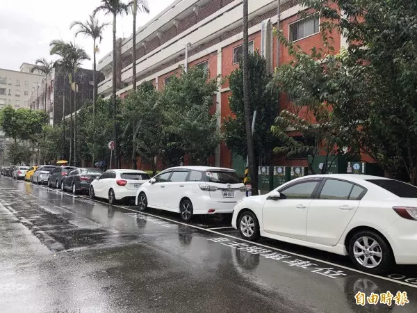 桃市下午4點起 紅黃線開放停車