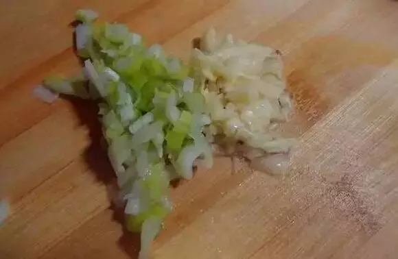 婆婆把雞蛋這樣做,老公和公公都搶著吃,大酒店裡都吃不到!