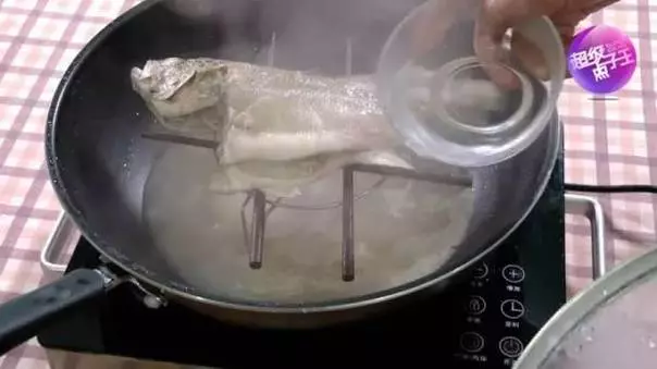 原來蒸魚要這麼蒸才會鮮甜,又上了一寶貴的一課!!
