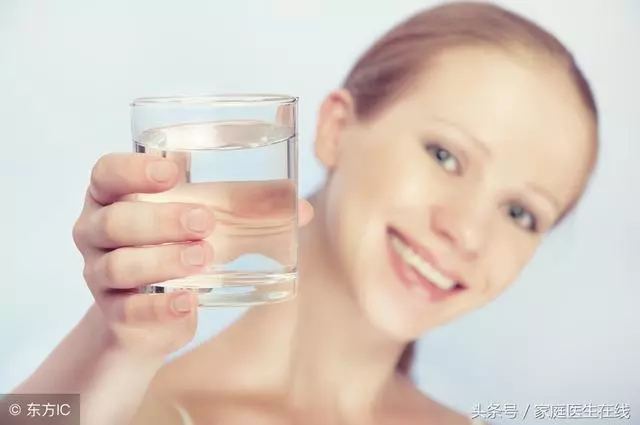 水是生命之源,但過量喝水有害無益,你需要了解一下