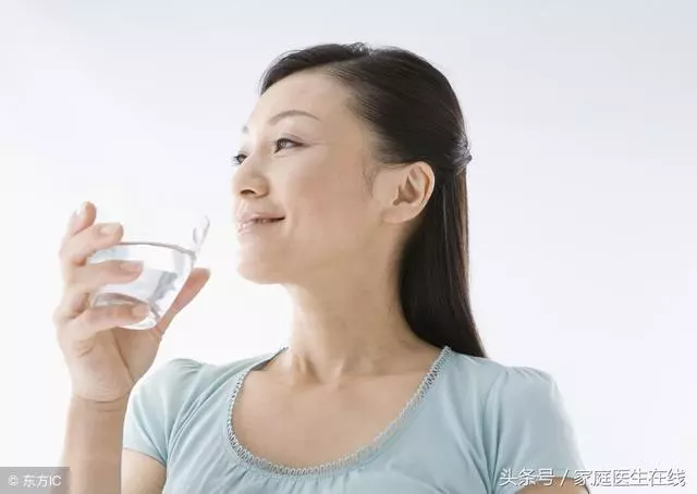 水是生命之源,但過量喝水有害無益,你需要了解一下