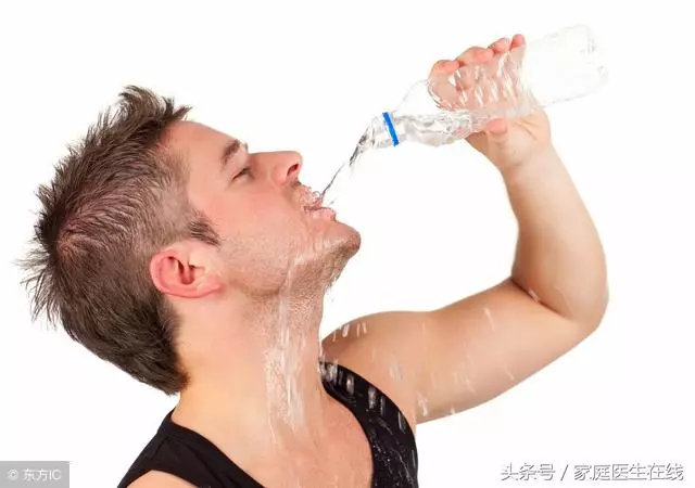 水是生命之源,但過量喝水有害無益,你需要了解一下