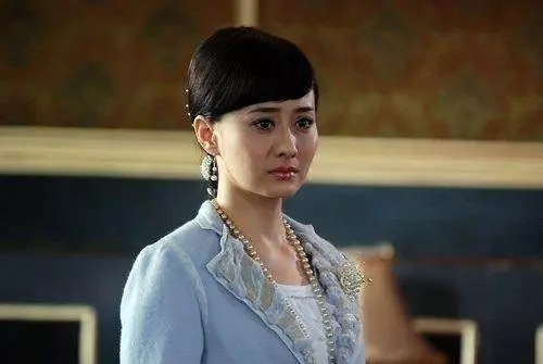 同樣是過億媳婦,陳德容生活和趙薇生活,網友:差距不是一般大!