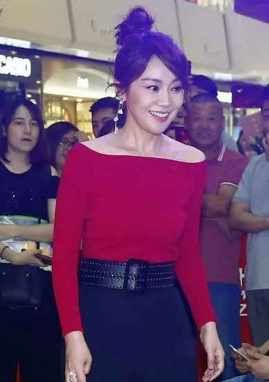 老公因為她長得丑和她離婚,現在她卻長成這樣,老公傷透了心!