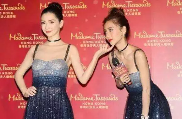 本以為唐嫣的蠟像就是複製粘貼, 直到看到傻傻分不清的「兩個」謝娜!