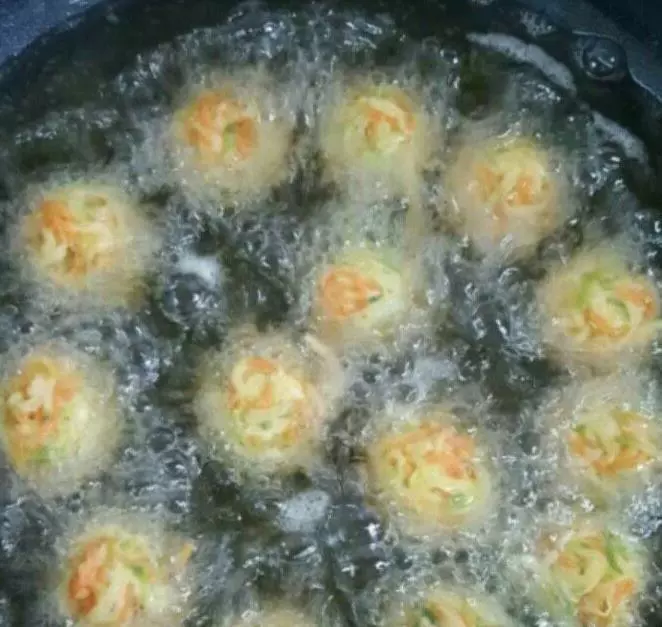 蘿蔔丸子這樣做,比肉丸子好吃一千倍!!!不吃個幾斤不過癮!吃完在也不想吃肉丸子了!!!