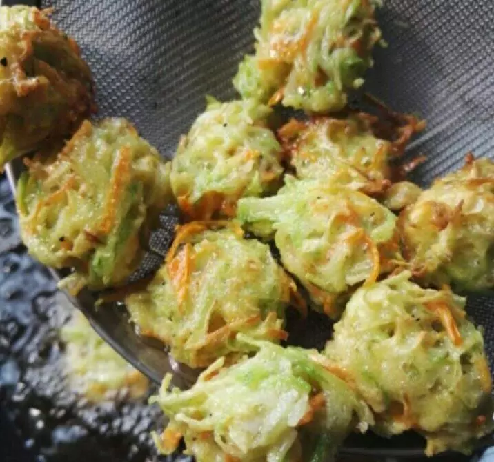 蘿蔔丸子這樣做,比肉丸子好吃一千倍!!!不吃個幾斤不過癮!吃完在也不想吃肉丸子了!!!