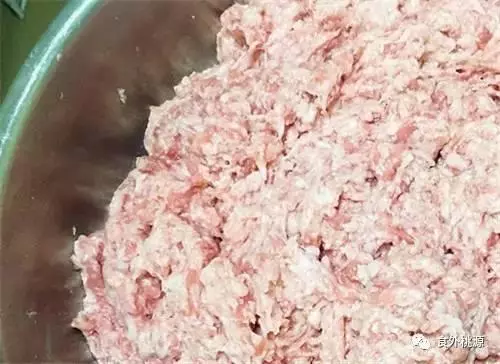 外焦裡嫩的炸肉丸,QQ彈彈好滋味!