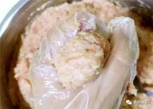 外焦裡嫩的炸肉丸,QQ彈彈好滋味!