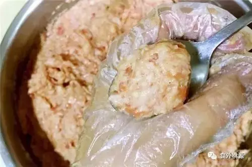 外焦裡嫩的炸肉丸,QQ彈彈好滋味!